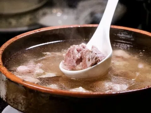 Nước hầm xương có giúp bổ xương khớp, bổ sung collagen, đẹp da?