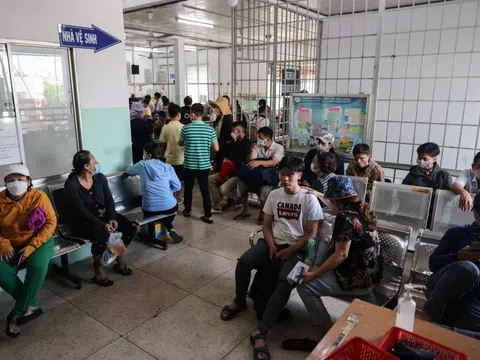 Người bệnh ở TP.HCM phàn nàn nhà vệ sinh chưa sạch, thiếu bãi giữ xe