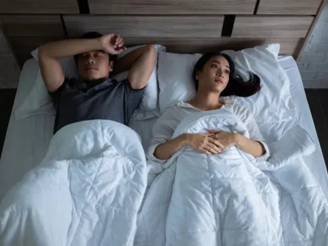 Hụt hẫng, buồn bã sau quan hệ tình dục: Bác sĩ lý giải nguyên nhân