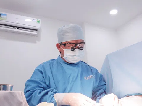 Người đàn ông 'gãy súng' vì bắt chước tư thế trong phim 18+