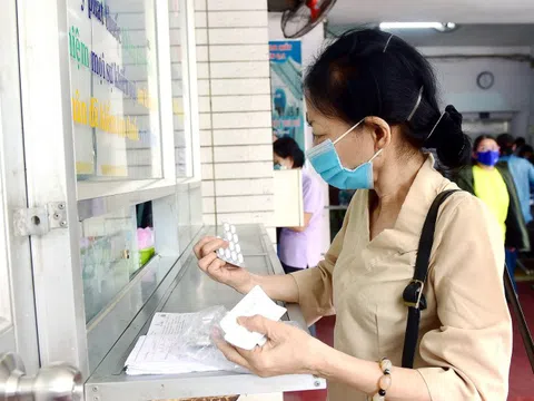 Người bệnh phản ảnh không được kê đơn thuốc 2-3 tháng/lần, Bộ Y tế nói gì?