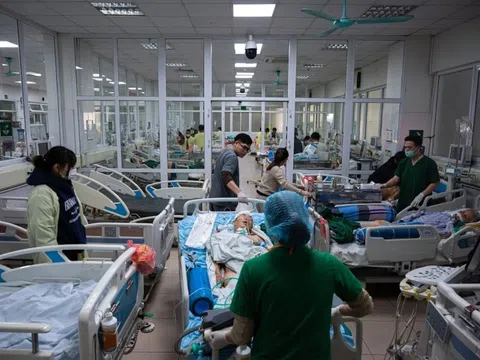 Bên trong khoa cấp cứu truyền nhiễm ở bệnh viện tuyến cuối