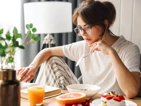 Thói quen buổi sáng hại gan 'một chín một mười' với bia rượu 