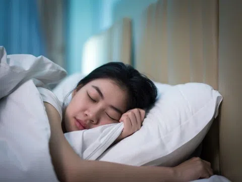 Đang ngủ bỗng giật bắn người là dấu hiệu cảnh báo bệnh gì?