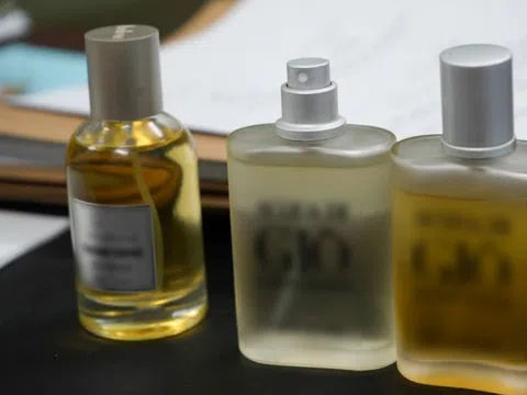 Cục Quản lý dược đề nghị xác minh thông tin về cơ sở làm cả ngàn lít nước hoa giả