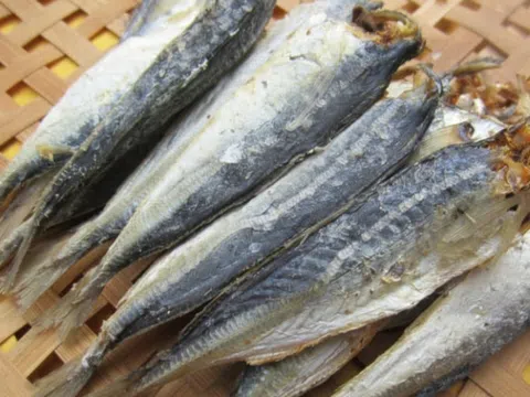 Cá khô ngon miệng nhưng 5 nhóm người cần tránh ăn