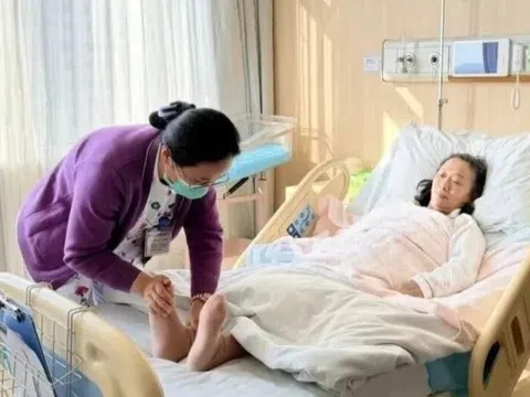 Người phụ nữ U60 gây tranh cãi khi quyết định mang thai