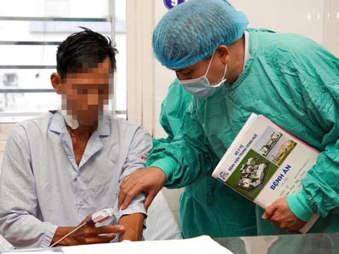 Lần đầu Việt Nam thực hiện ca mổ vừa cắt hai thận đa nang, vừa ghép thận