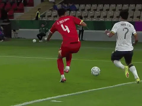 Trung vệ Hiểu Minh về Việt Nam phẫu thuật