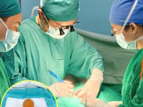 Ăn 'kẹo lạ', bé gái ở TP.HCM bị tắc ruột