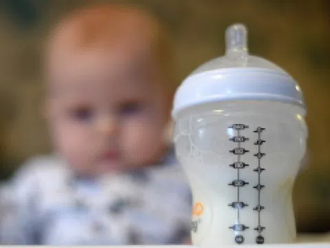 Anh điều tra 36 trường hợp trẻ sơ sinh nghi bị ngộ độc cereulide