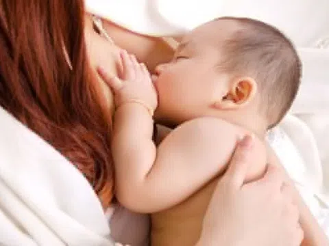 Mẹ đang cho con bú sau sinh cần kiêng thực phẩm nào?