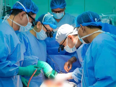 Trên đường về quê, nhiều nhân viên y tế quay lại bệnh viện thực hiện thành công 4 ca ghép tạng