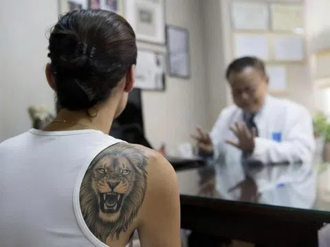 Nam sinh 18 tuổi mắc bệnh sùi mào gà