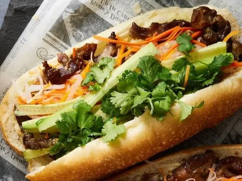 Bộ Y tế yêu cầu khẩn điều tra vụ 19 ca nghi ngộ độc sau ăn bánh mì
