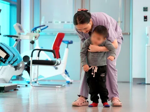 Nguy cơ sống thực vật sau đuối nước, em bé 3 tuổi hồi phục thần kỳ