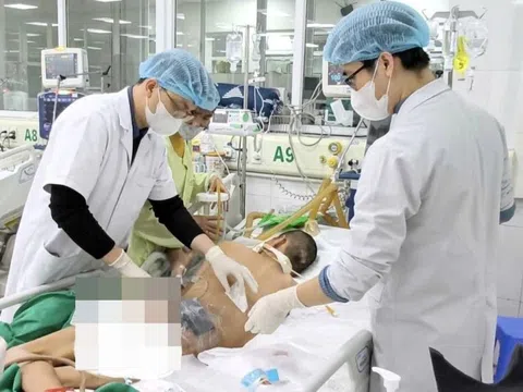 Chủ quan với nốt nhọt ở mông, chàng trai lâm bạo bệnh