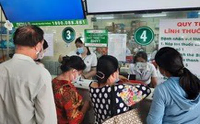 Người bệnh mạn tính 'lặn lội' hàng chục km hằng tháng để tái khám