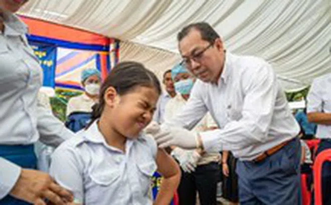 Campuchia tiêm phòng HPV miễn phí cho trẻ em gái 9 tuổi