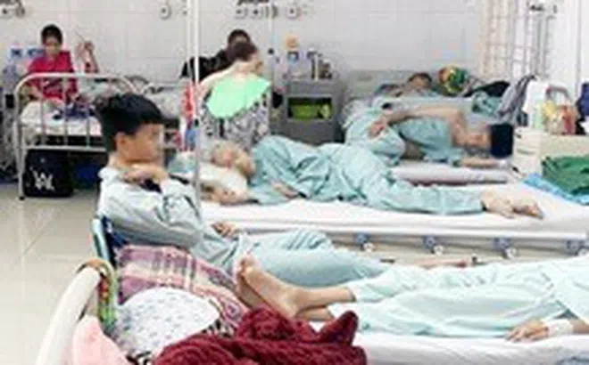 Vụ ngộ độc sau ăn bánh mì: Số người vào viện đã tăng lên trên 200