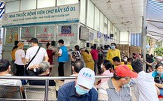 Đi khám bảo hiểm y tế, hụt hẫng khi cầm toa mua thuốc