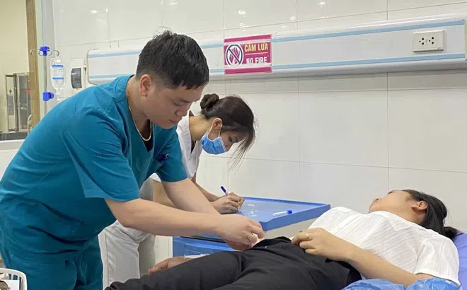 Hơn 300 công nhân ở Vĩnh Phúc nghi bị ngộ độc sau bữa trưa