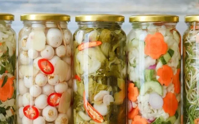 Dưa cà muối ngon nhưng ai nên thận trọng khi ăn