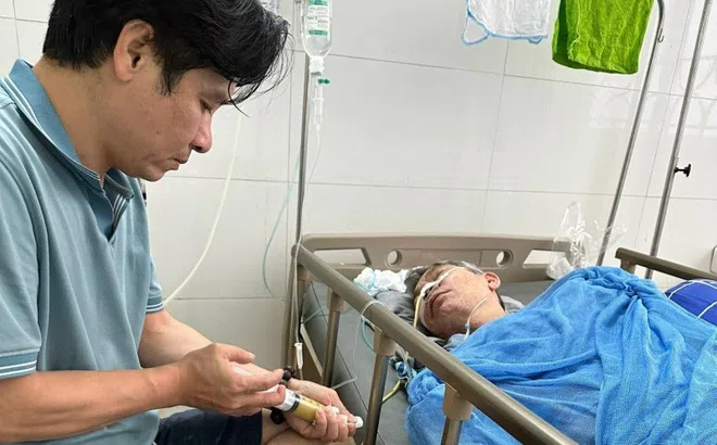 Chàng rể Bắc Ninh hết lòng chăm mẹ vợ ung thư, bố vợ bị tai biến