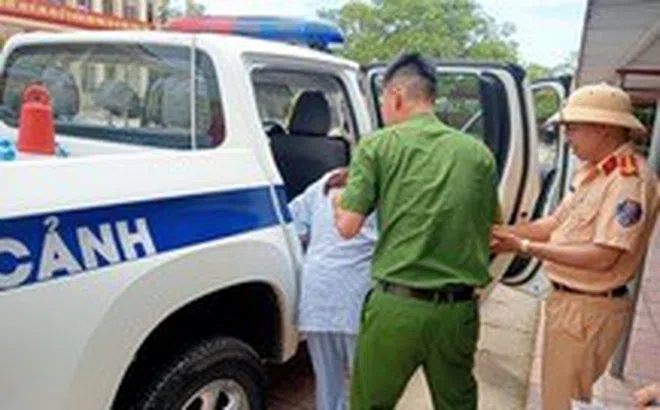 Công an hỗ trợ đưa sĩ tử mổ ruột thừa đến điểm thi ở Hải Phòng