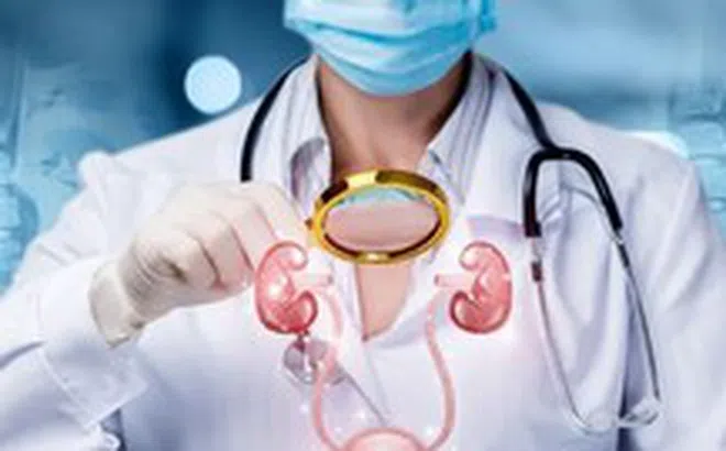 Người phụ nữ đi xe máy suốt 9 tiếng đến bệnh viện vì 'bệnh khó nói'