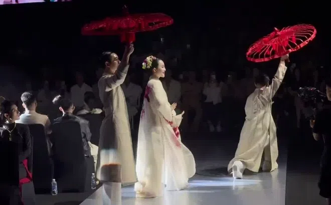 Linh Nga kết show Vũ Việt Hà bằng điệu múa