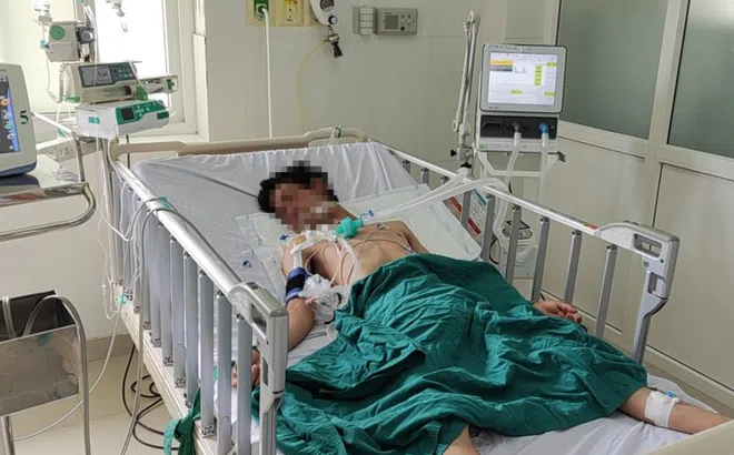 Nguy kịch sau khi vô tình giẫm phải phế liệu