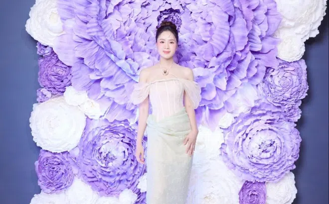 Hồng Diễm diện phong cách gợi cảm ở sự kiện