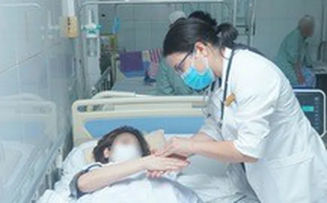 Chi 50 triệu truyền trắng da tại spa, người phụ nữ sốc phản vệ, suýt tử vong
