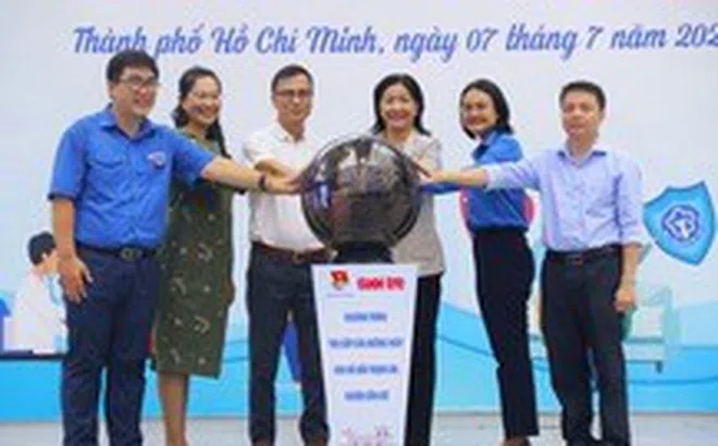 Phó bí thư Thành Đoàn TP.HCM: Hy vọng xã đảo Thạnh An sẽ sớm có tàu cấp cứu hiện đại