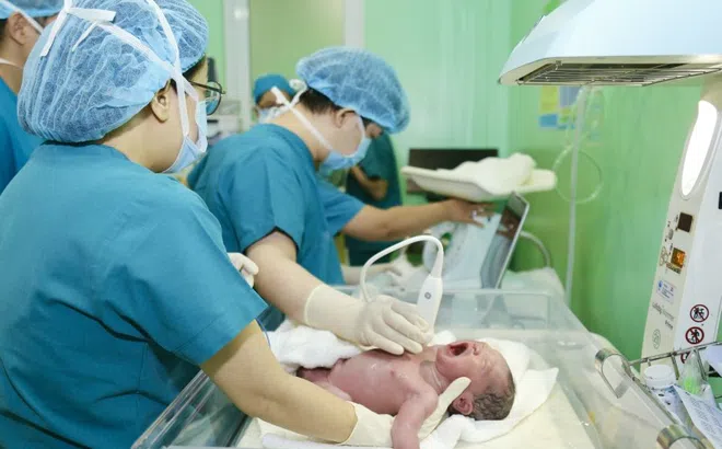 Thêm một em bé từng thông tim bào thai chào đời