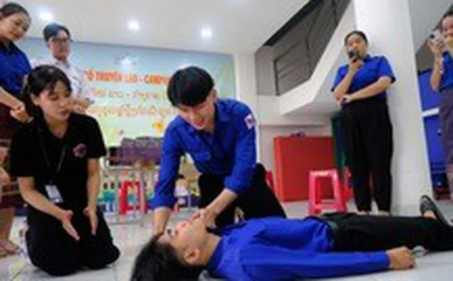 Sinh viên y khoa biên soạn, tặng cộng đồng hơn 2.000 cẩm nang sơ cấp cứu