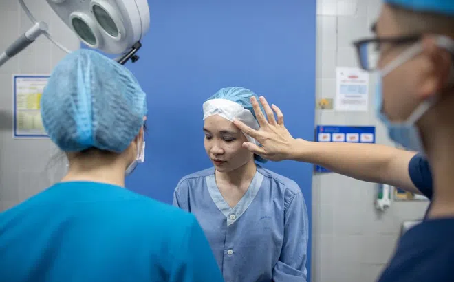 Cận cảnh quá trình phẫu thuật cắt mí của tôi