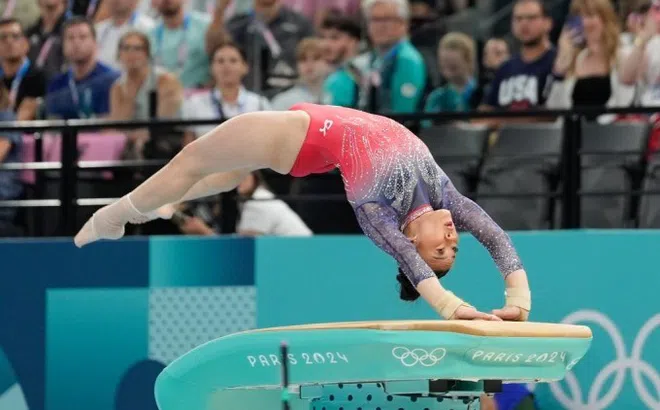 Trang phục đội thể dục dụng cụ Olympic Mỹ đính 15.000 viên pha lê