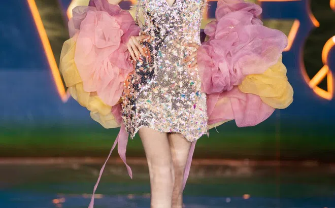 Hoa hậu, á hậu catwalk cùng thí sinh Miss Grand Vietnam
