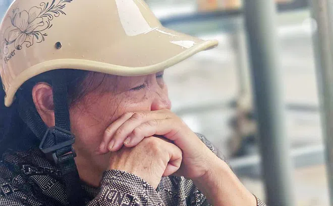 Sập cầu Phong Châu: Người nhà khóc nghẹn, ngóng chờ phép màu sẽ đến