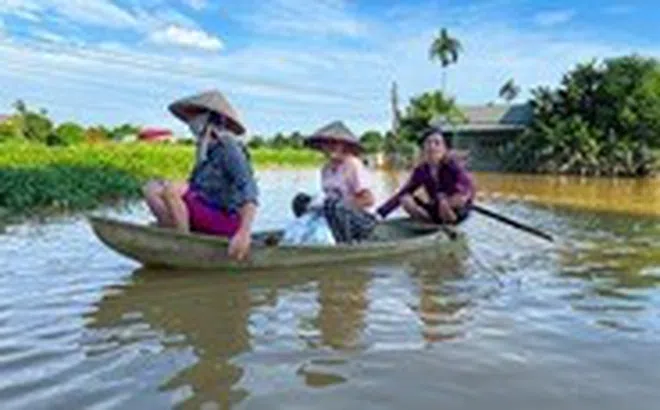 Hơn 500 người vùng ngập lụt Hà Nội cùng mắc một loại bệnh, cần đặc biệt lưu ý gì?