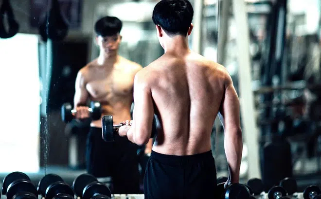 Thấy gì từ xu hướng nâng ngực, chăm sóc da của nam giới TP.HCM?