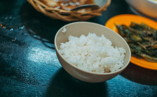 Có nên ăn cơm 2 bữa mỗi ngày?