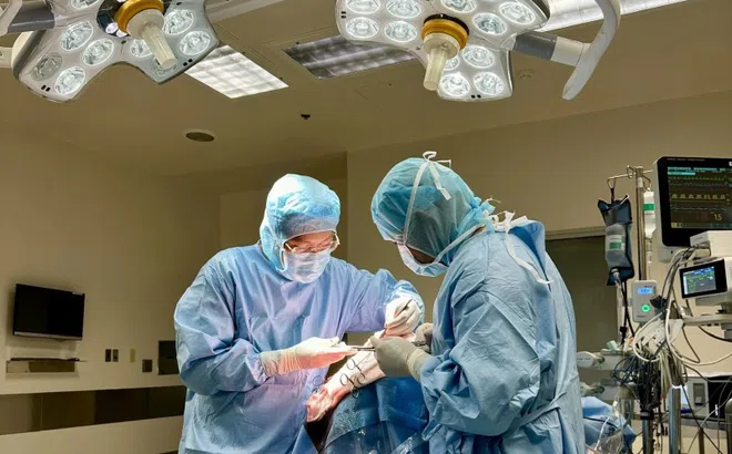 Người đàn ông hồi tỉnh kỳ diệu sau 80 ngày sống thực vật