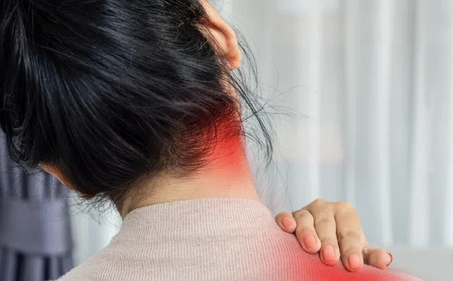 Vì sao giới trẻ dễ bị đau cổ vai gáy?