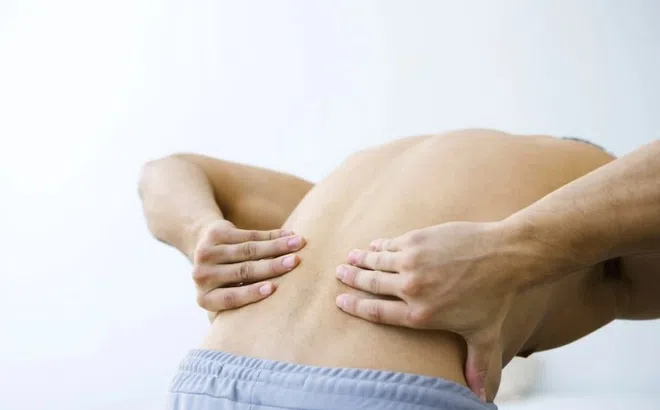 Kiểu đau lưng cần đi khám sớm