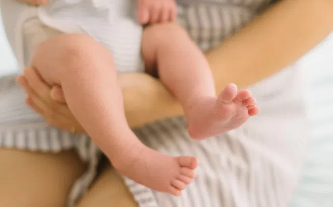 Dấu hiệu nhận biết trẻ bị còi xương