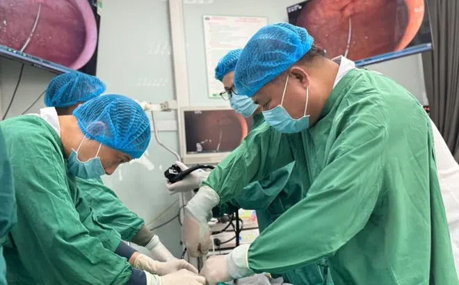 Thanh niên phải mở thông dạ dày vì một dấu hiệu lạ khi ăn