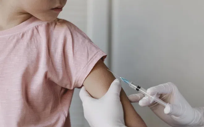 Ai cần tiêm vaccine bạch hầu?